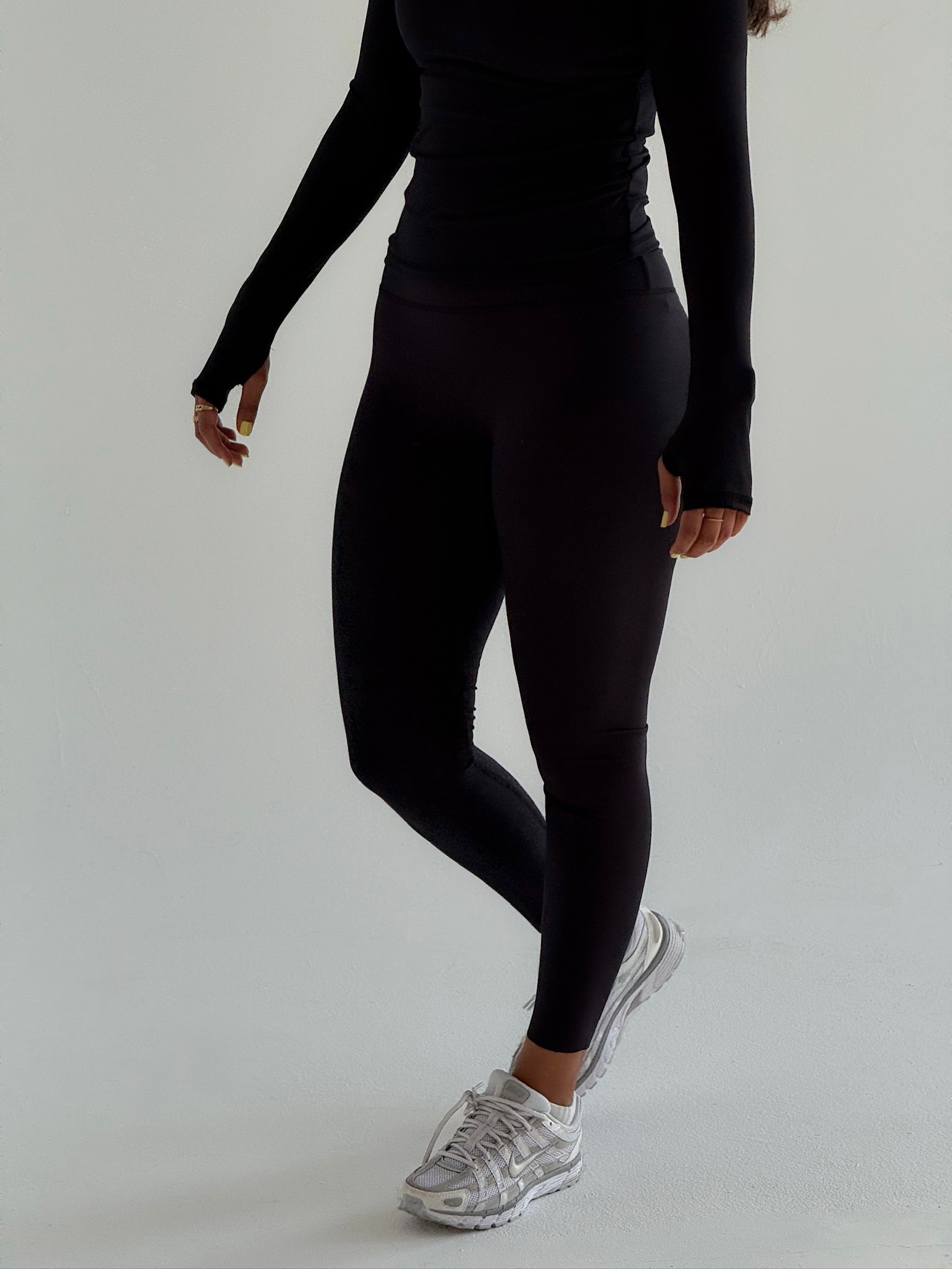 BLACK LEGGINGS